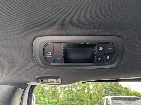 New 2026 Chrysler Pacifica Select image 12