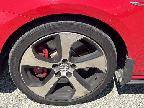 Used 2017 Volkswagen GTI SE FWD image 11