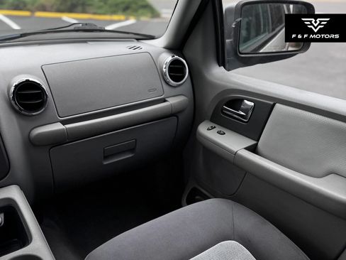 Used 2006 Ford Expedition XLT AWD/4WD image 10