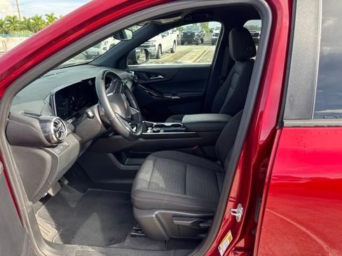Used 2026 Chevrolet Equinox LT FWD image 2