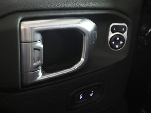 Certified 2025 Jeep Wrangler Unlimited Rubicon 392 image 33