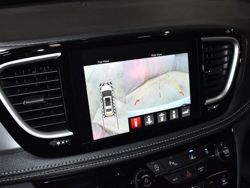 New 2026 Chrysler Pacifica Select image 13