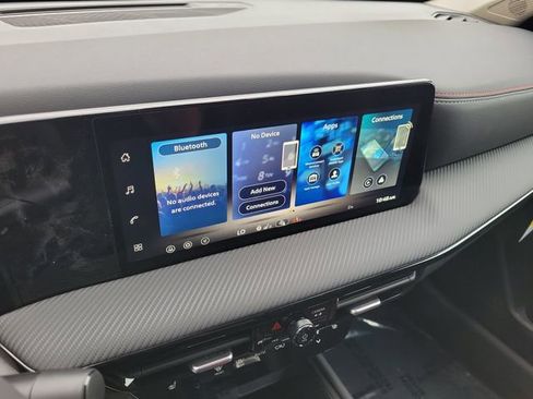 New 2026 Nissan Kicks SR w/ SR Premium Package FWD image 15