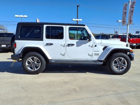 Used 2021 Jeep Wrangler Unlimited Sahara image 4