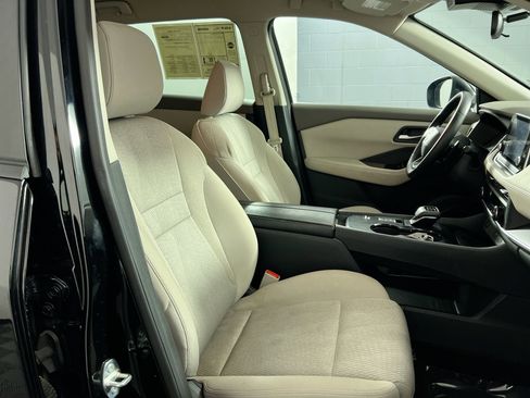 Used 2025 Nissan Rogue SV image 28