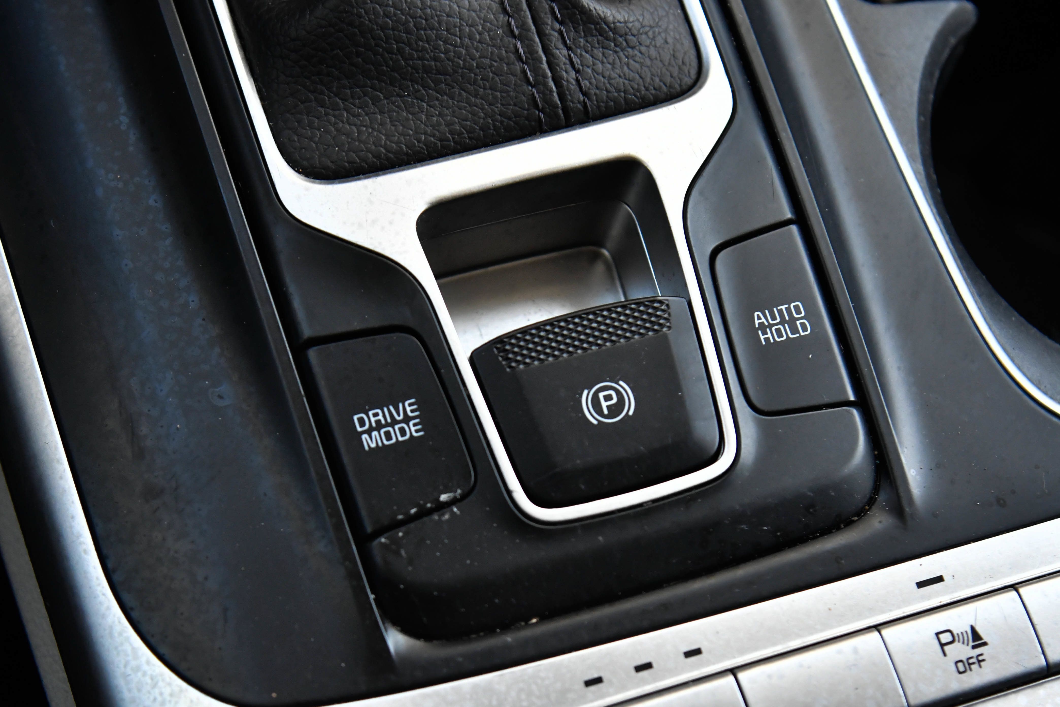 Used 2023 Kia Carnival LX FWD image 27