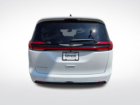 New 2026 Chrysler Pacifica Select FWD image 4