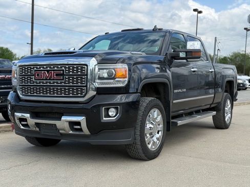 Used 2019 GMC Sierra 2500 Denali w/ Duramax Plus Package image 2