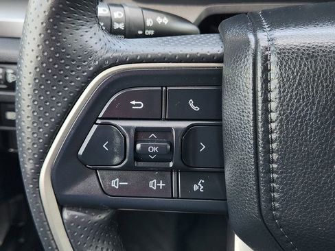 Used 2025 Toyota 4Runner SR5 AWD/4WD image 28