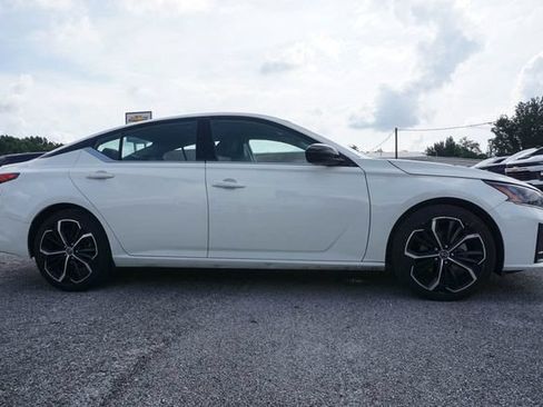 Used 2024 Nissan Altima 2.5 SR FWD image 3