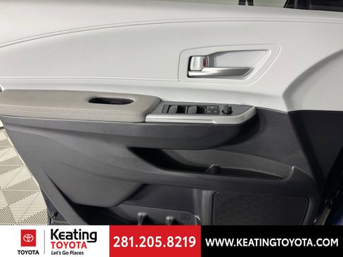New 2026 Toyota Sienna XLE image 13