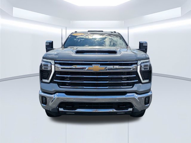Used 2025 Chevrolet Silverado 2500 LTZ w/ LTZ Premium Package AWD/4WD image 8