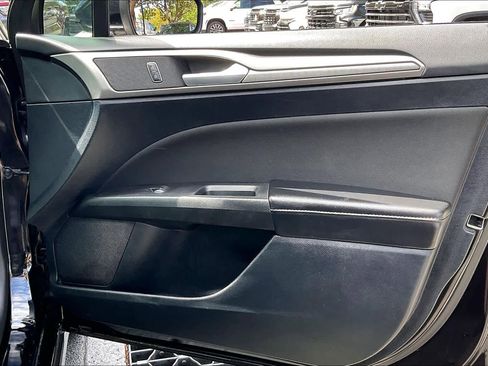 Used 2020 Ford Fusion SE FWD image 23
