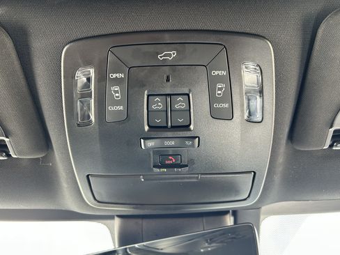 Certified 2025 Toyota Sienna Platinum AWD/4WD image 39