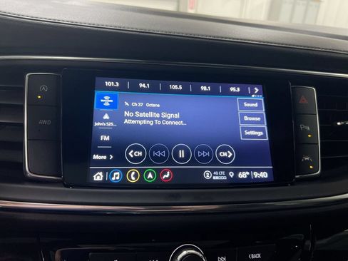 Used 2023 Buick Enclave Avenir AWD/4WD image 14