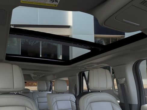 New 2026 Lincoln Navigator L Reserve AWD/4WD image 22