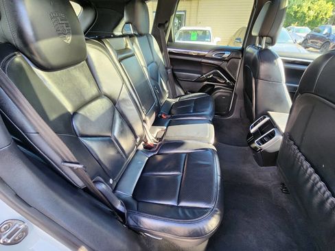 Used 2014 Porsche Cayenne Platinum Edition image 29
