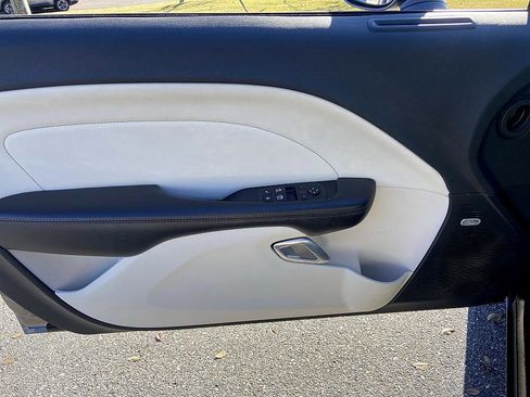 Used 2015 Dodge Challenger R/T Plus image 9