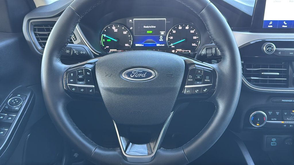 Certified 2022 Ford Escape SE w/ SE Sport Appearance Package FWD image 10