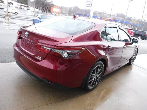 Used 2022 Toyota Camry XLE w/ Navigation Upgrade Package image 10