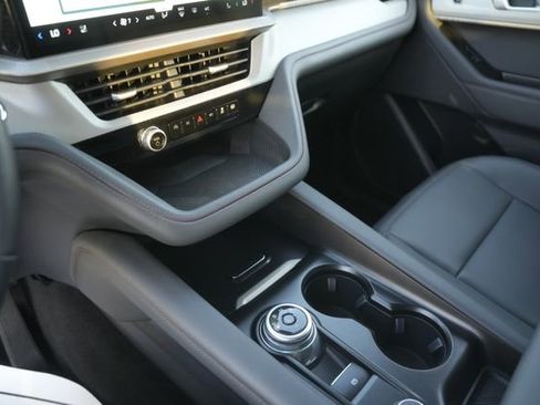 Used 2025 Ford Explorer Active w/ Active Comfort Package image 30