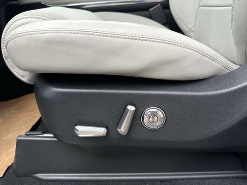 New 2025 Lincoln Navigator L Reserve image 12