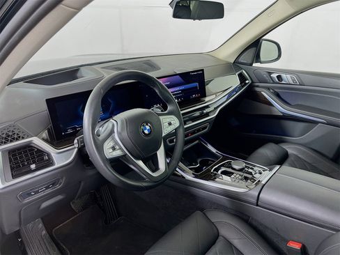 Used 2024 BMW X7 xDrive40i image 9