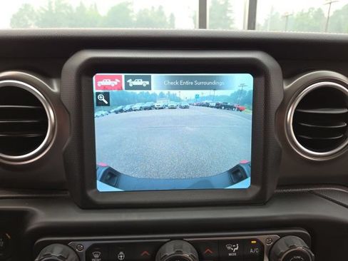 Used 2022 Jeep Gladiator Rubicon w/ LED Lighting Group AWD/4WD image 9