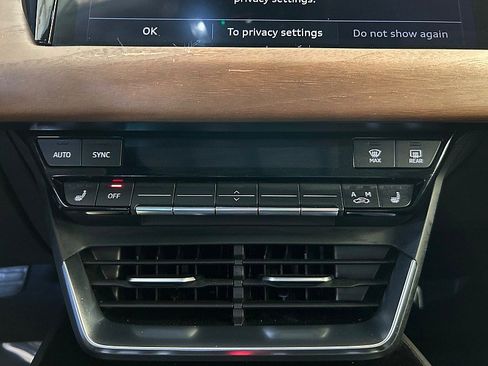 Used 2022 Audi e-tron GT Premium Plus image 38
