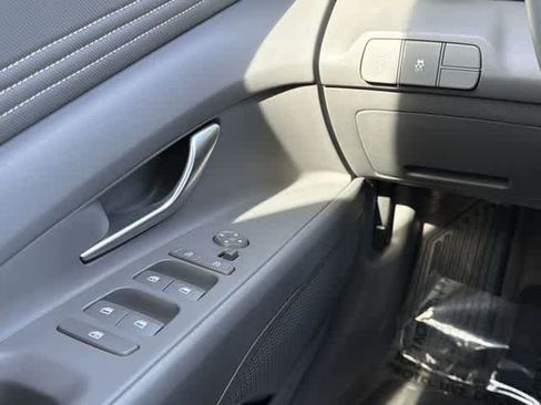 Certified 2025 Hyundai Elantra SEL image 14