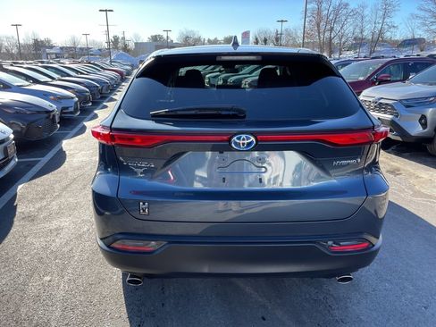 Certified 2021 Toyota Venza LE image 7