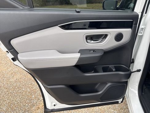 New 2025 Honda Pilot Touring image 12