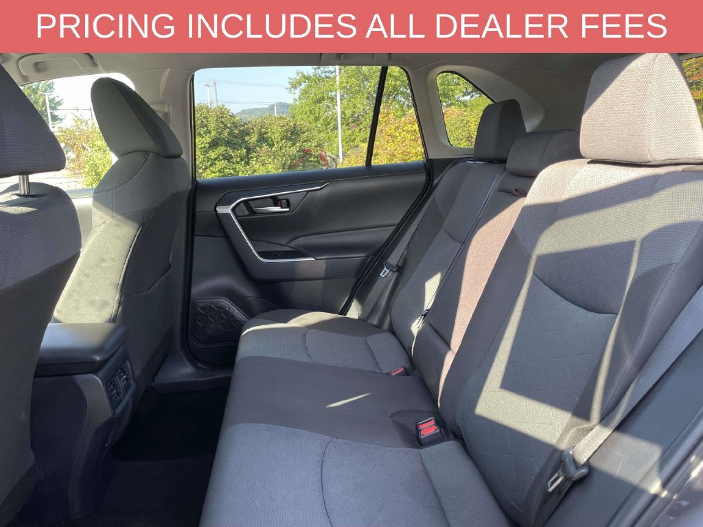 Used 2025 Toyota RAV4 XLE AWD/4WD image 25