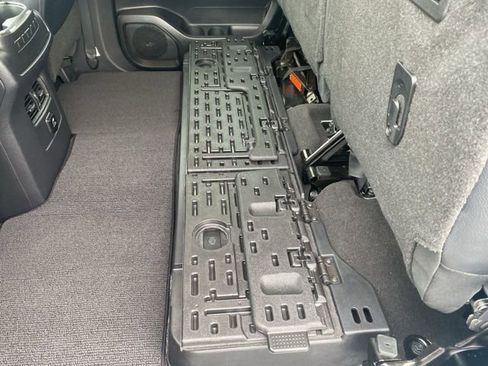 Used 2018 Nissan Titan SL image 27