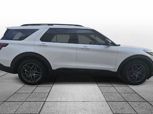 Certified 2025 Ford Explorer ST AWD/4WD image 4