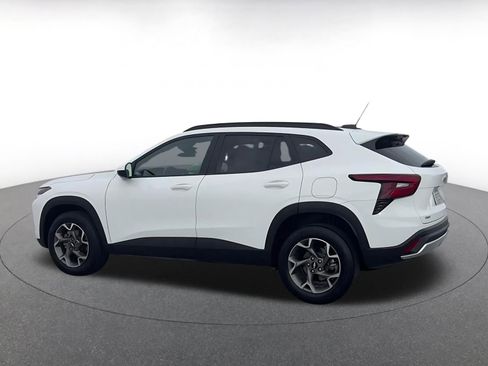 Used 2025 Chevrolet Trax LT image 10