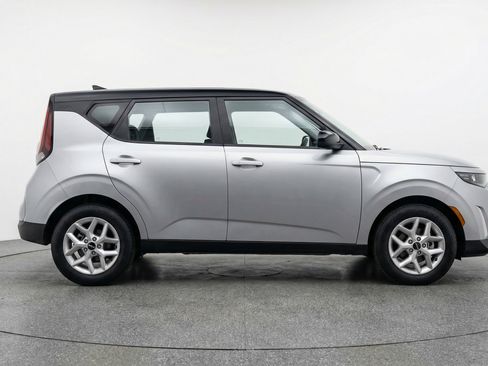 Used 2025 Kia Soul LX w/ LX Technology Package image 11