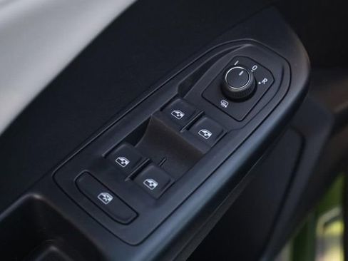 New 2026 Volkswagen Taos SE image 11