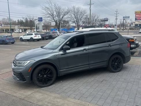 Used 2022 Volkswagen Tiguan SE R-Line image 13