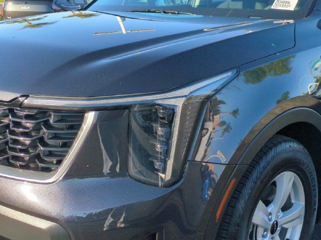 Used 2026 Kia Sorento LX FWD image 9