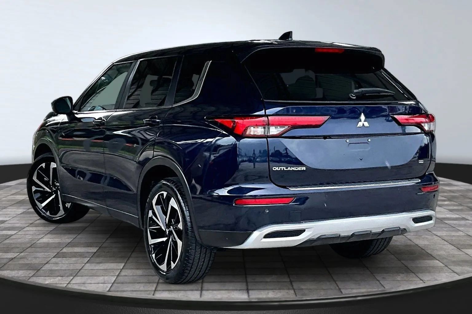 Used 2024 Mitsubishi Outlander SE FWD image 4