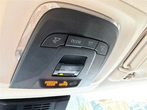 Used 2025 Toyota Corolla LE FWD image 38