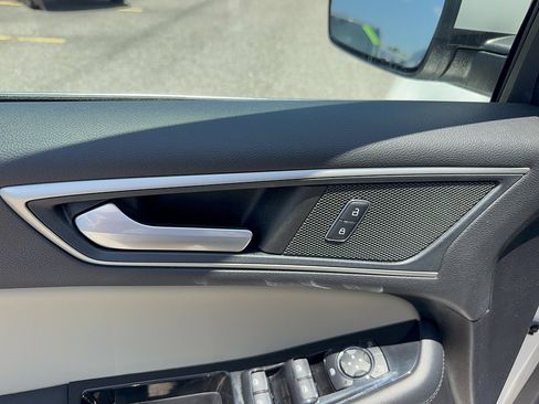 Certified 2019 Ford Edge SEL w/ Equipment Group 201A AWD/4WD image 9