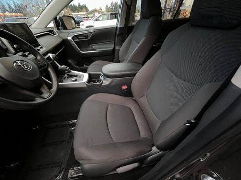 Used 2025 Toyota RAV4 LE image 27