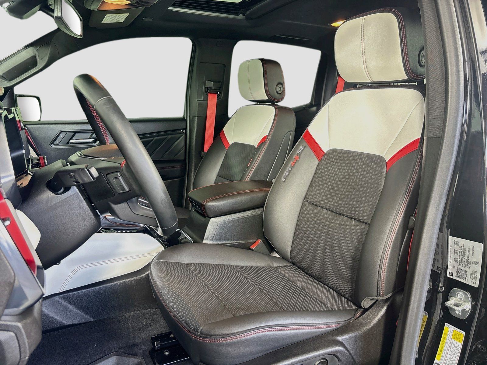 Used 2025 GMC Canyon AT4 w/ AT4X Package AWD/4WD image 22
