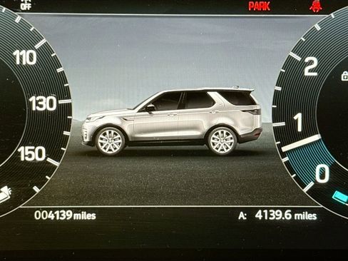 Used 2024 Land Rover Discovery Dynamic SE AWD/4WD image 11