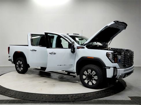 New 2026 GMC Sierra 2500 Denali w/ Denali Reserve Package image 9