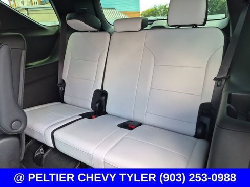 Used 2025 Chevrolet Traverse High Country FWD image 43