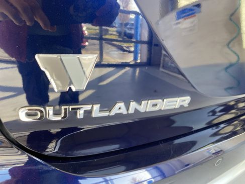 Used 2023 Mitsubishi Outlander SE image 28