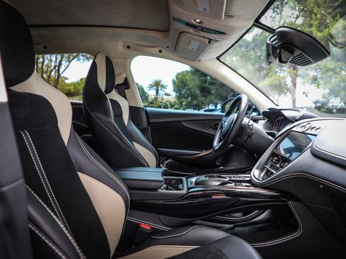 Used 2022 Aston Martin DBX AWD/4WD image 16
